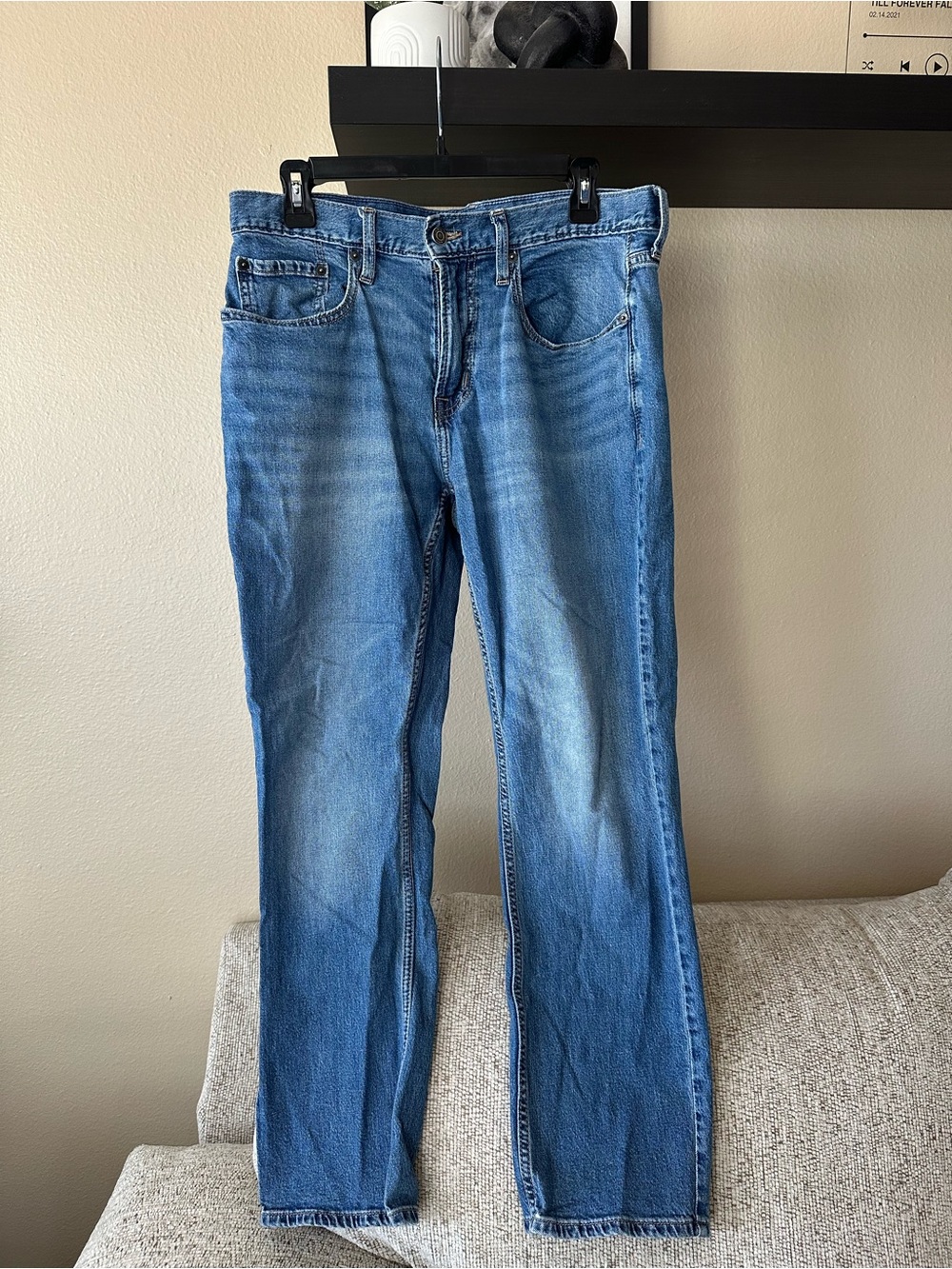 Old Navy Men's Straight Jeans in Medium Blue Wash